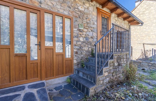 Durro Apartment | Apartment 'El Paller' with Mountain View and Private Garden