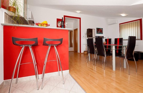 Pomer Apartment | Apartment Ema Red with Jacuzzi