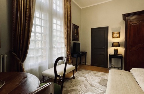 Aigues-Mortes Medieval City Apartment | Apartment-Ensuite with Bath-Terrace