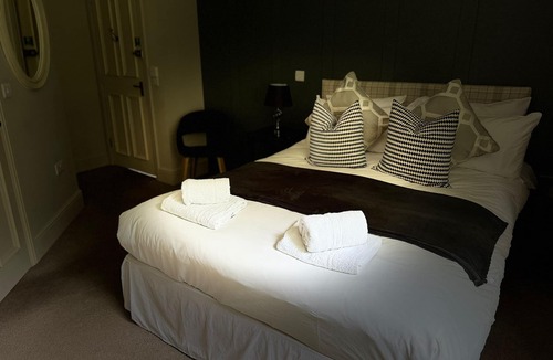 Easton on the Hill Apartment | Apartment-Ensuite W/Bath