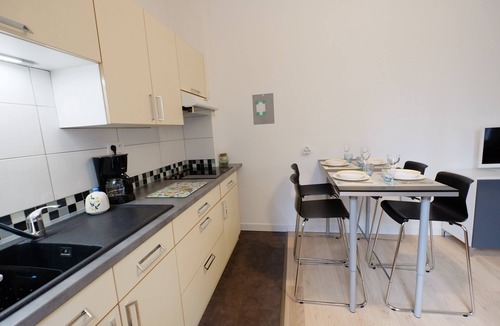 Wazemmes Apartment | Apartment-Ensuite with Bath-Courtyard view