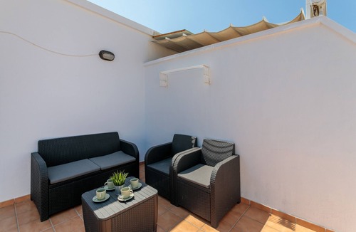Santa Pola Apartment | Apartment 'Entre Castillo Y Mar' with Sea View, Wi-Fi and Air Conditioning