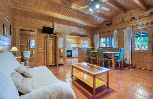 Benicolet Apartment | Apartment 'Entre Viejos Olivos 7' with Mountain View, Shared Pool and Air Conditioning