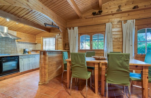 Benicolet Apartment | Apartment 'Entre Viejos Olivos 7' with Mountain View, Shared Pool and Air Conditioning
