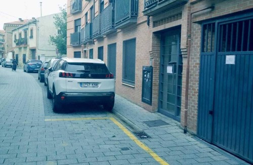 Azuqueca de Henares Apartment | Apartment with breakfast and garage