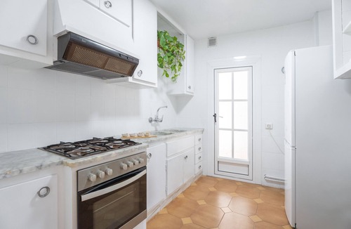 Castello de la Plana Apartment | Apartment 'Avenida Del Mar' with Mountain View, Shared Garden and Wi-Fi
