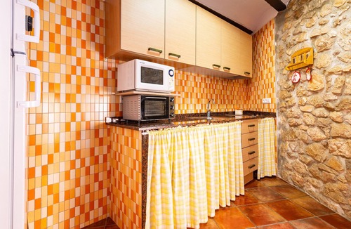 La Pobla de Benifassa Apartment | Apartment 'Loft Cuco' with Mountain View and Wi-Fi