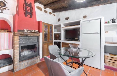 La Torre d'En Besora House | Apartment 'Cau' with Mountain View, Shared Pool and Private Terrace