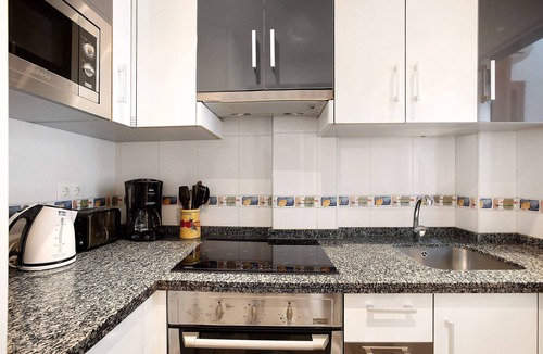La Cala de Mijas Apartment | Apartment 'La Caleta' with Private Terrace, Wi-Fi and Air Conditioning