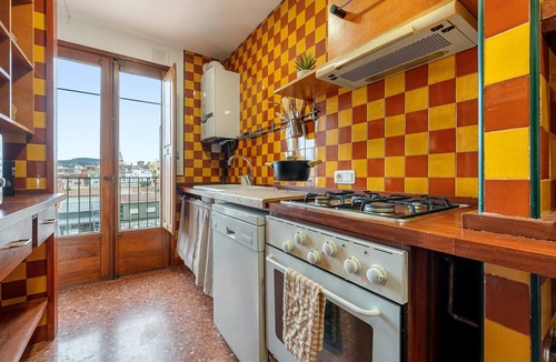 Sant Sadurni d'Anoia Apartment | Apartment 'Encantador Loft' with Mountain View, Wi-Fi and Air Conditioning