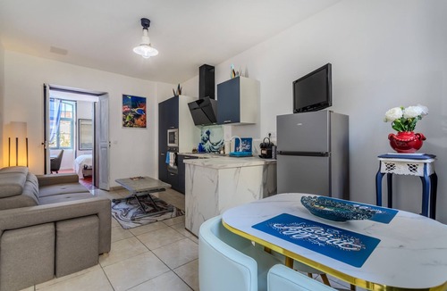 Rivesaltes Apartment | Apartment 'Esprit Tahiti' with Wi-Fi
