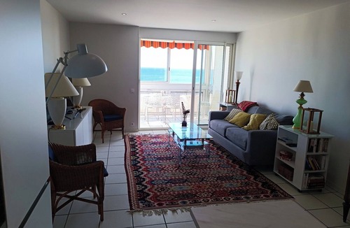 La Jetee Apartment | Apartment facing the sea