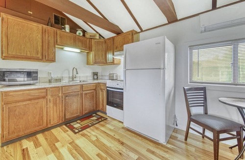 Fennville Apartment | Apartment F