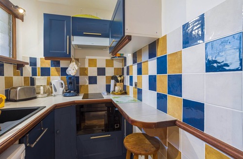 Vernet-les-Bains Apartment | Apartment 'F1 Massif Du Canigou' with Mountain View, Shared Garden and Balcony