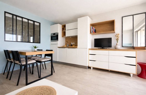 Les Sables d'Olonne Apartment | Apartment facing the sea – balcony, 4 guests