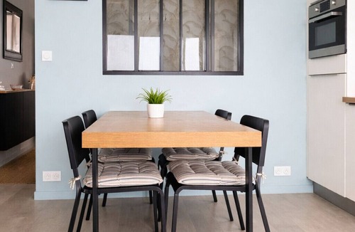 Les Sables d'Olonne Apartment | Apartment facing the sea – balcony, 4 guests