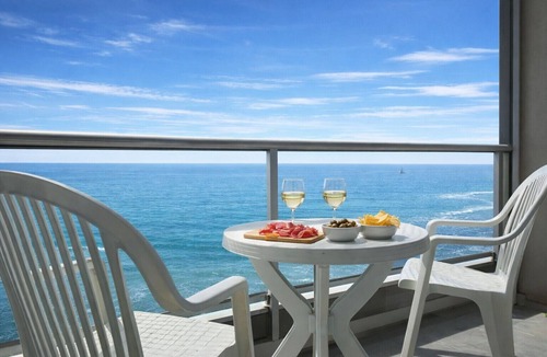 Les Sables d'Olonne Apartment | Apartment facing the sea – balcony, 4 guests