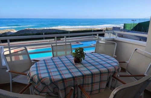 Sueca Apartment | Apartment facing the sea, with private access to the beach and pool.