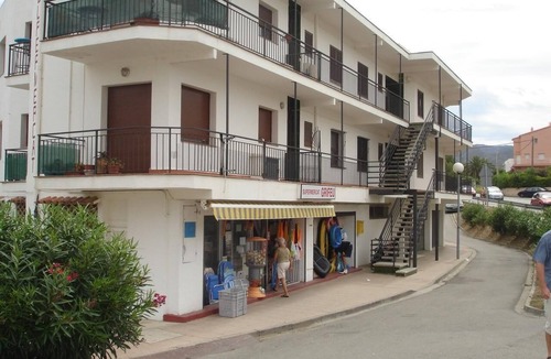 Llanca Apartment | Apartment facing the sea