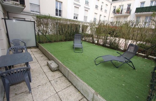 Serris Apartment | Apartment facing Vallée Village - very close to Disneyland