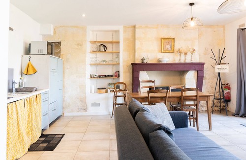 Sadirac Apartment | Apartment-Family-Ensuite with Shower-Lake view