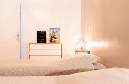 Sadirac Apartment | Apartment-Family-Ensuite with Shower-Lake view
