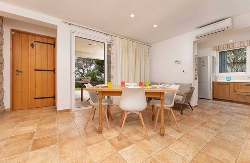 Njivice Apartment | Apartment Fana with Swimming Pool