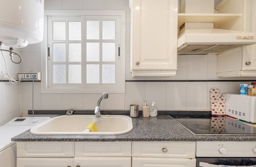 Alella Apartment | Apartment 'Fantastic Beach' with Balcony, Wi-Fi and Air Conditioning