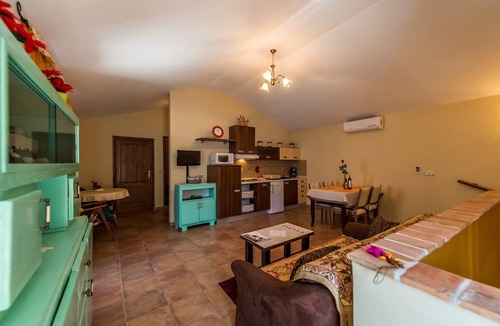 Tar Apartment | Apartment Fiorela II in Villa Valtrazza with Shared Pool