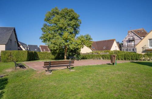 Cabourg Apartment | Apartment Fleur Marine-31 by Interhome