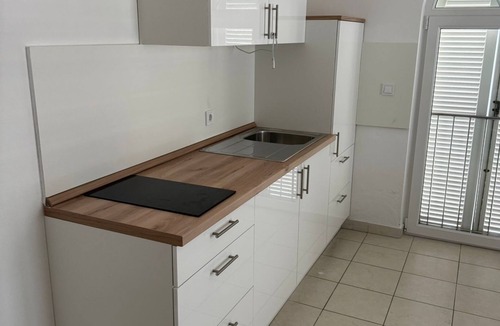 Njivice Apartment | Apartment for 2-3 people with great sea views and close to the beach