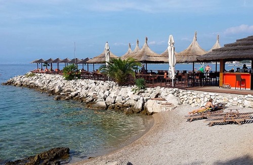 Njivice Apartment | Apartment for 2-3 people with great sea views and close to the beach