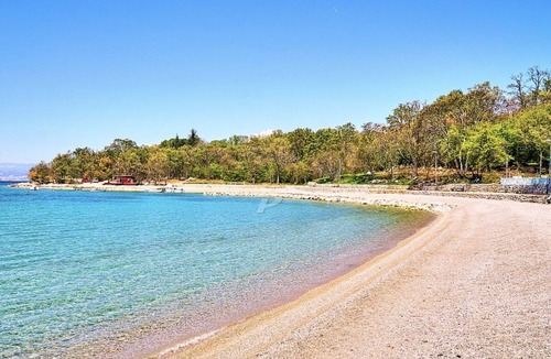 Njivice Apartment | Apartment for 2-3 people with great sea views and close to the beach