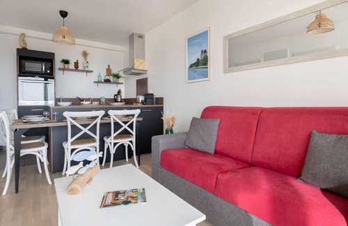 Pornic Apartment | Apartment for 3 facing the sea, beach + swimming pool