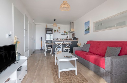 Pornic Apartment | Apartment for 3 facing the sea, beach + swimming pool