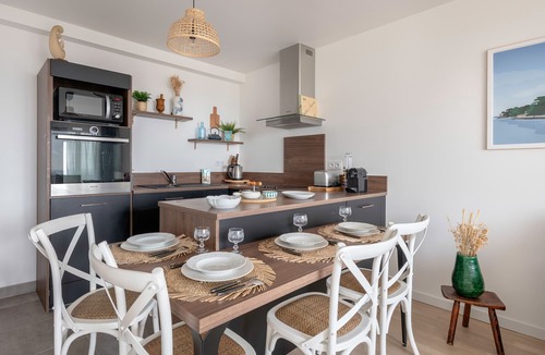 Pornic Apartment | Apartment for 3 facing the sea, beach + swimming pool