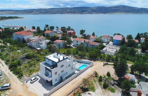 Seline Apartment | Apartment for 4-6 persons with sea view and pool use