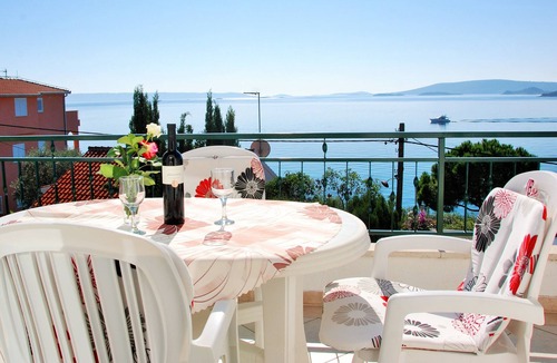 Seget Vranjica Apartment | APARTMENT FOR 4 PERSONS/2 BEDROOMS/SEA VIEW