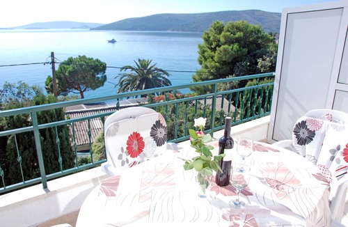 Seget Vranjica Apartment | APARTMENT FOR 4 PERSONS/2 BEDROOMS/SEA VIEW