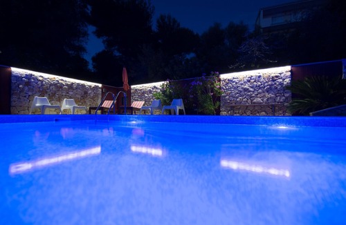 Okrug Gornji Condo | Apartment for 4 people with whirlpool and a large garden