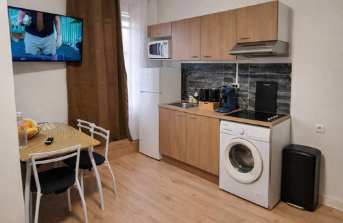 Minimes - Barriere de Paris Apartment | Apartment for 4 people metro Barriere de Paris, Private parking
