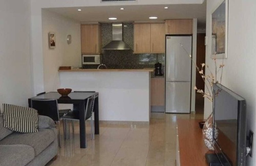 Olot Apartment | Apartment for 4 people on the seafront in Roses