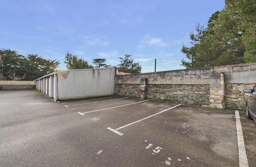 Prefailles Apartment | Apartment for 4, swimming pool, sea 150m away