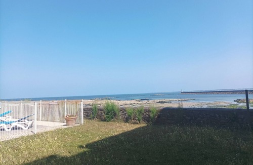 Le Croisic Apartment | Apartment for 4 with terrace and beach access