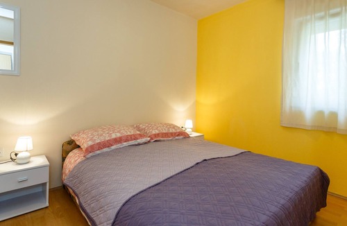 Draga Bascanska Condo | APARTMENT FOR 4 WITH POOL IN A QUIET LOCATION, ISLAND OF KRK, BAŠKA