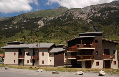 Lanslevillard Apartment | Apartment for 6 in Val Cenis Lanslevillard, includes parking