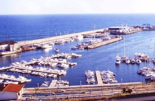 Arenys de Mar Apartment | Apartment for 8 people at 2 minutes by walk from the beach and the train station!