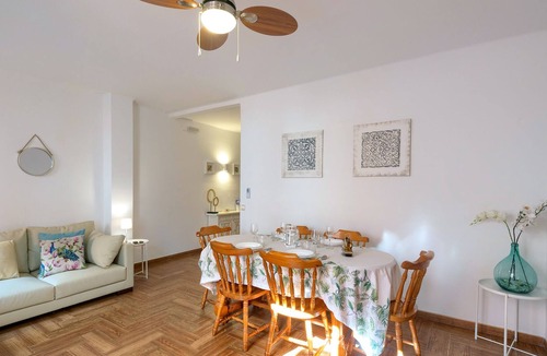 Arenys de Mar Apartment | Apartment for 8 people at 2 minutes by walk from the beach and the train station!
