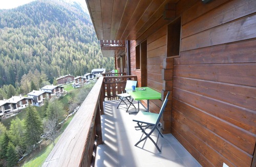 Grimentz Apartment | Apartment for 8 people: 1 bedroom with bunk beds - 2 double bedrooms (with single comforters) - 1 be