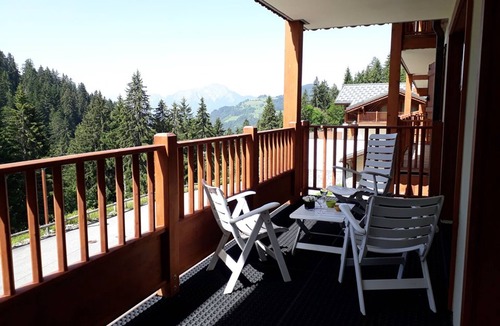 Cohennoz Apartment | Apartment for 8, pool, wifi, 4 bdr, parking